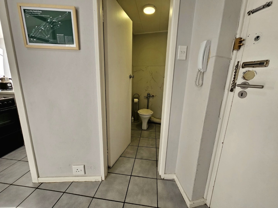 2 Bedroom Property for Sale in Vredehoek Western Cape